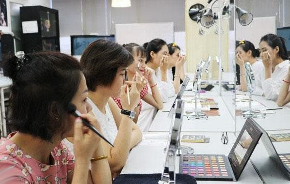 Vì sao nên học trang điểm cá nhân?