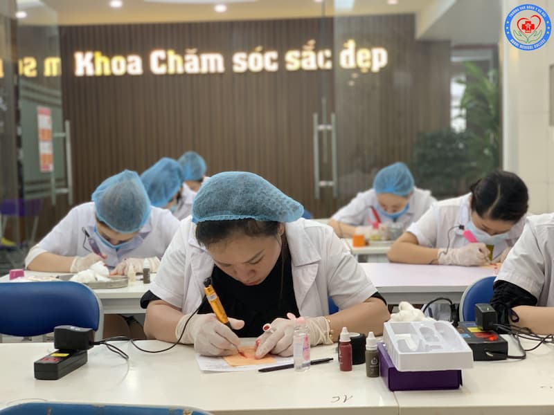 học phun thêu thẩm mỹ