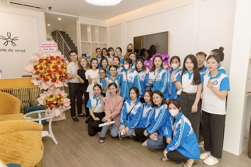 Sinh viên Chăm sóc sắc đẹp HMC thực tập tại cớ sở thẩm mỹ Hà Nội